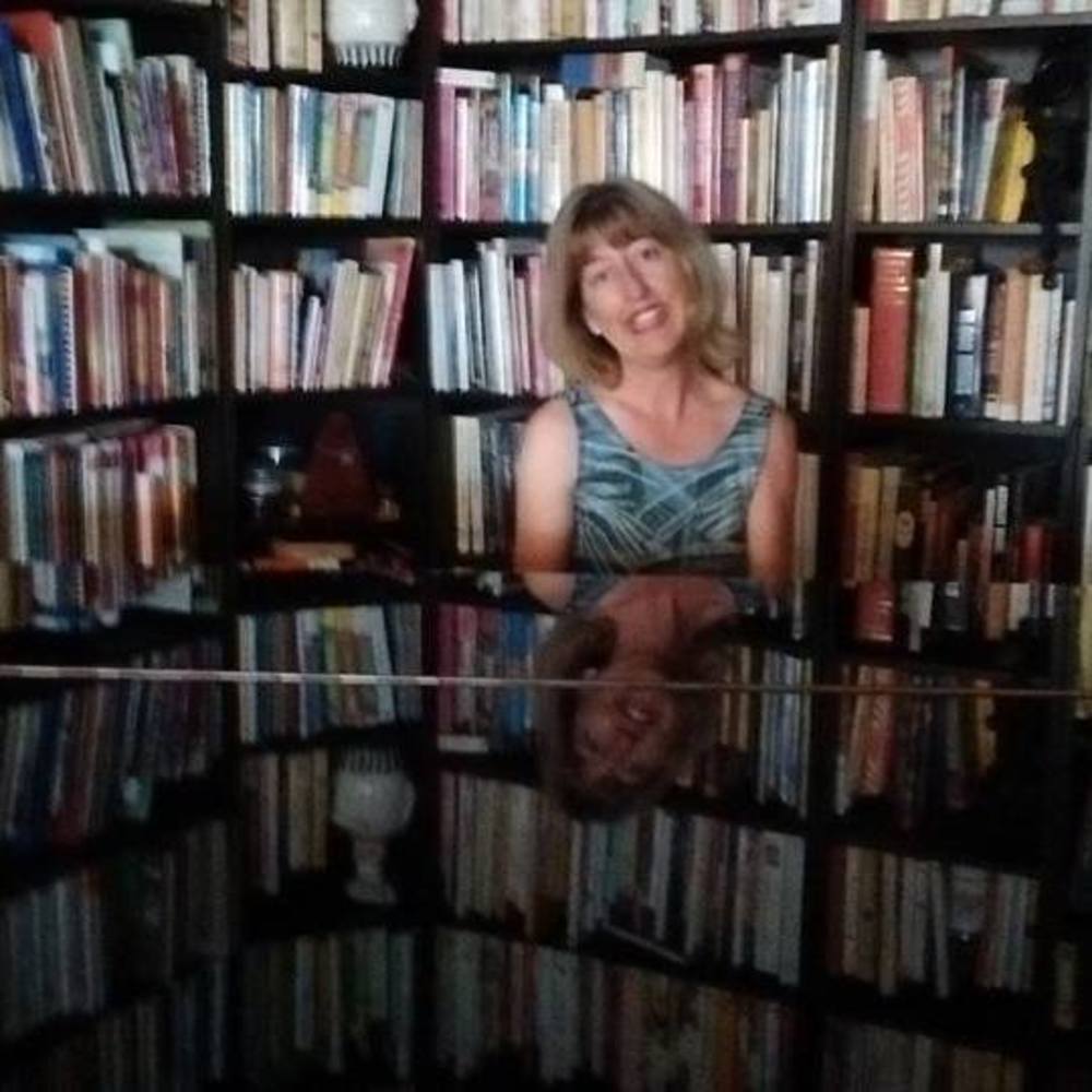 Meet your Posher, Elizabeth